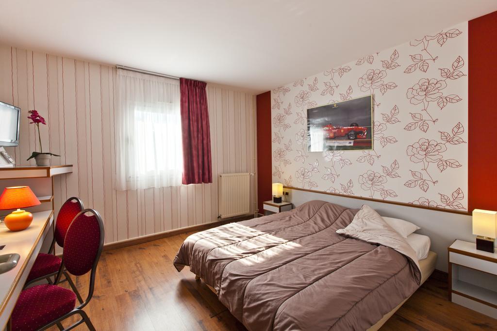 Cit'Hotel Du Circuit Magny-Cours Exterior foto